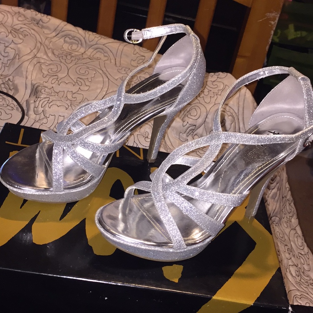 Glittery heels (for prom,dates,to any where )